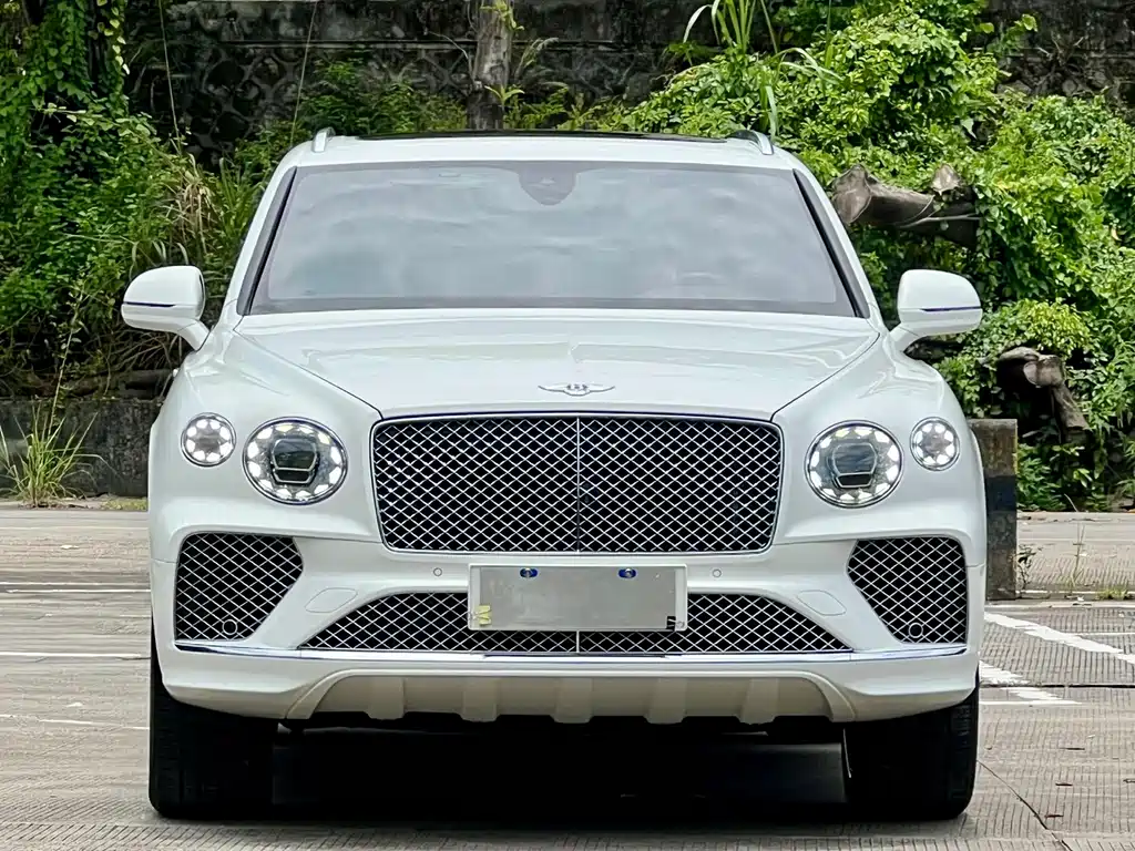 Bentley Bentayga 2021 — фото 2