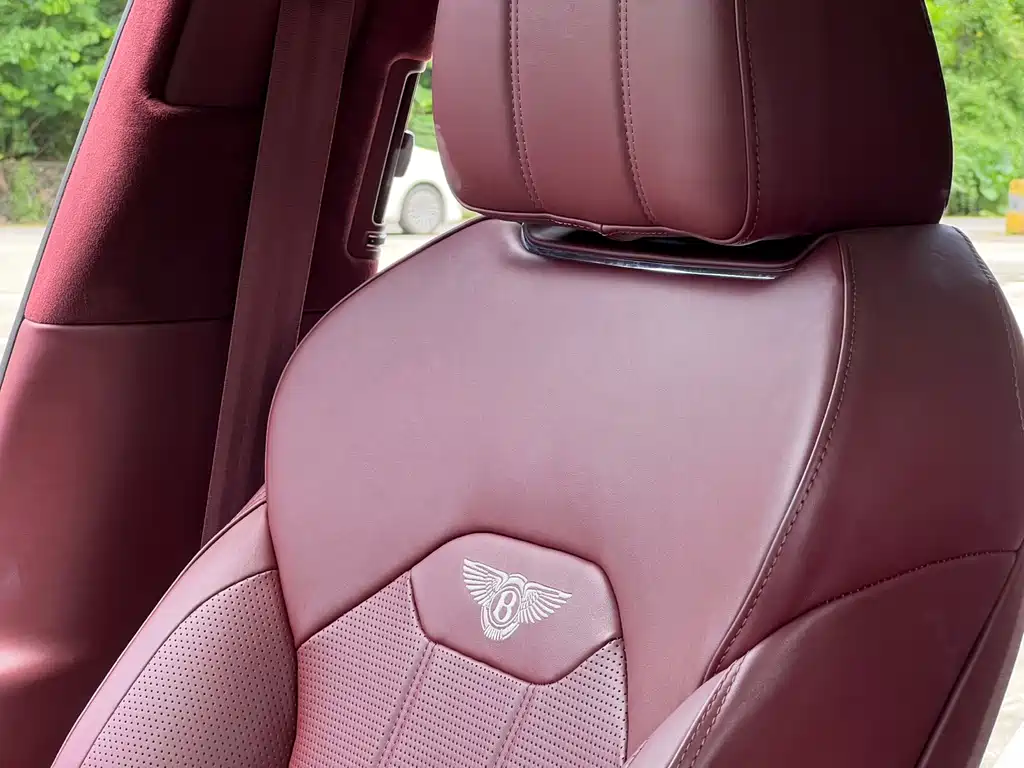 Bentley Bentayga 2021 — фото 18