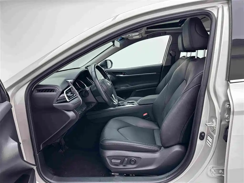 Toyota Camry 2024 — фото 18