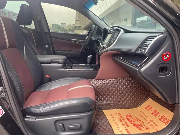 Toyota Crown 2015
