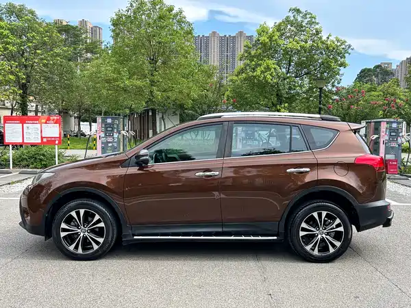 Toyota RAV4 2015