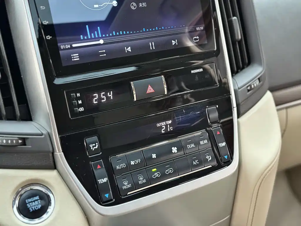 Toyota Land Cruiser 2020 — фото 16