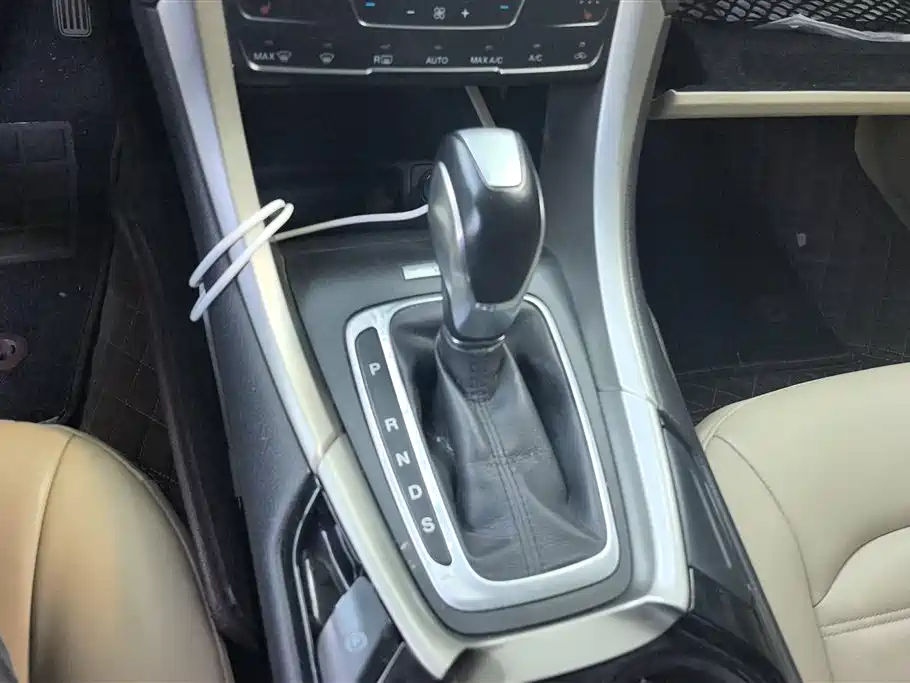 Ford Mondeo 2014 — фото 16