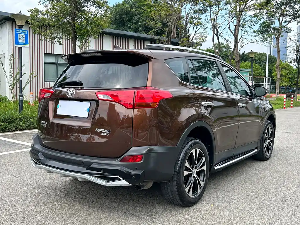 Toyota RAV4 2015 — фото 26