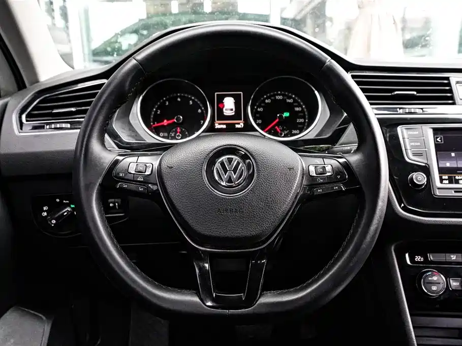 Volkswagen Tiguan L 2017 — фото 10