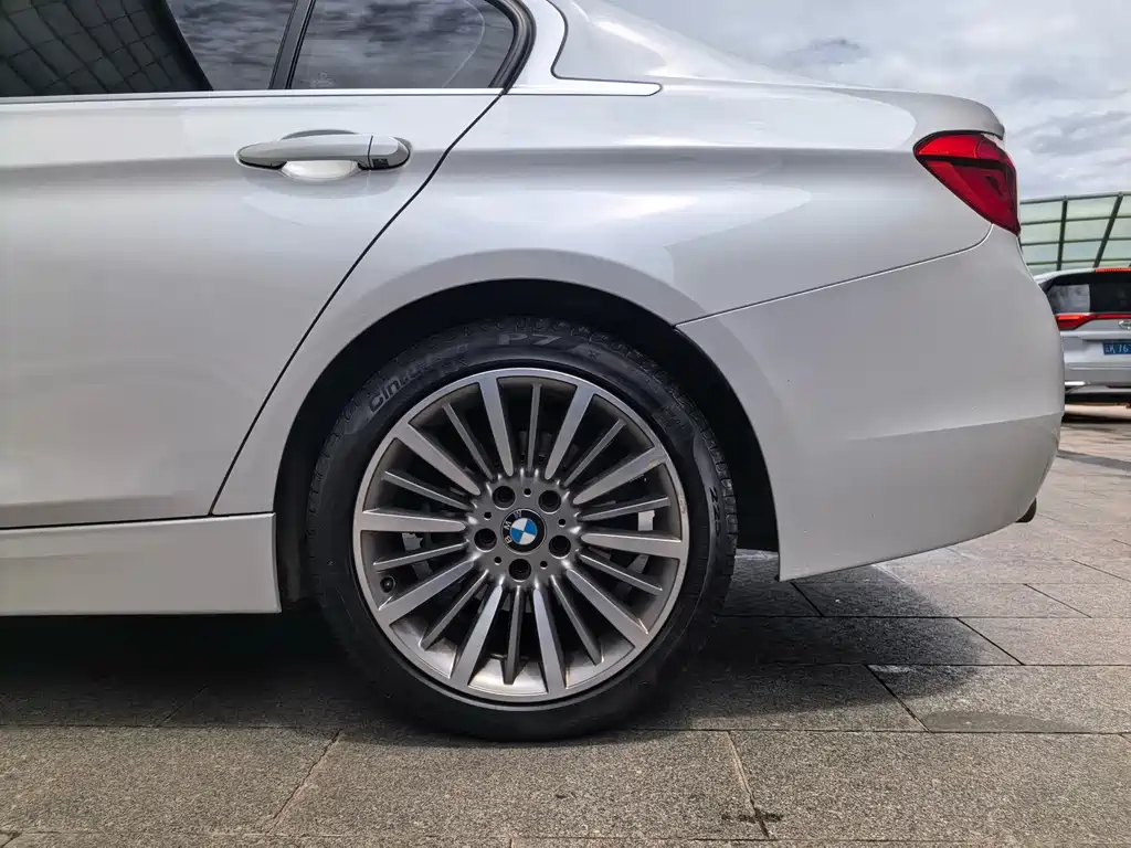 BMW 3 Series 2019 — фото 23