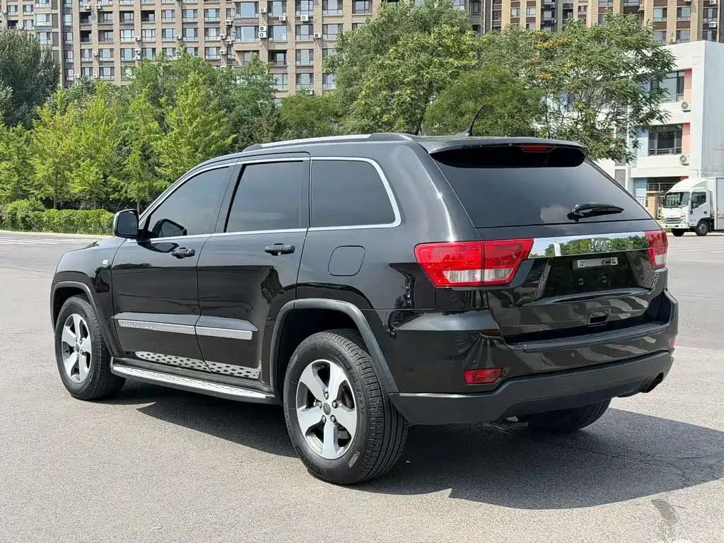 Jeep Grand Cherokee 2012 — фото 7