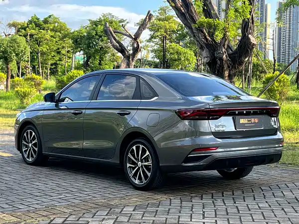 Geely Emgrand 2025