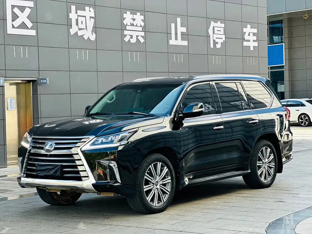 Lexus LX 2016 — фото 1
