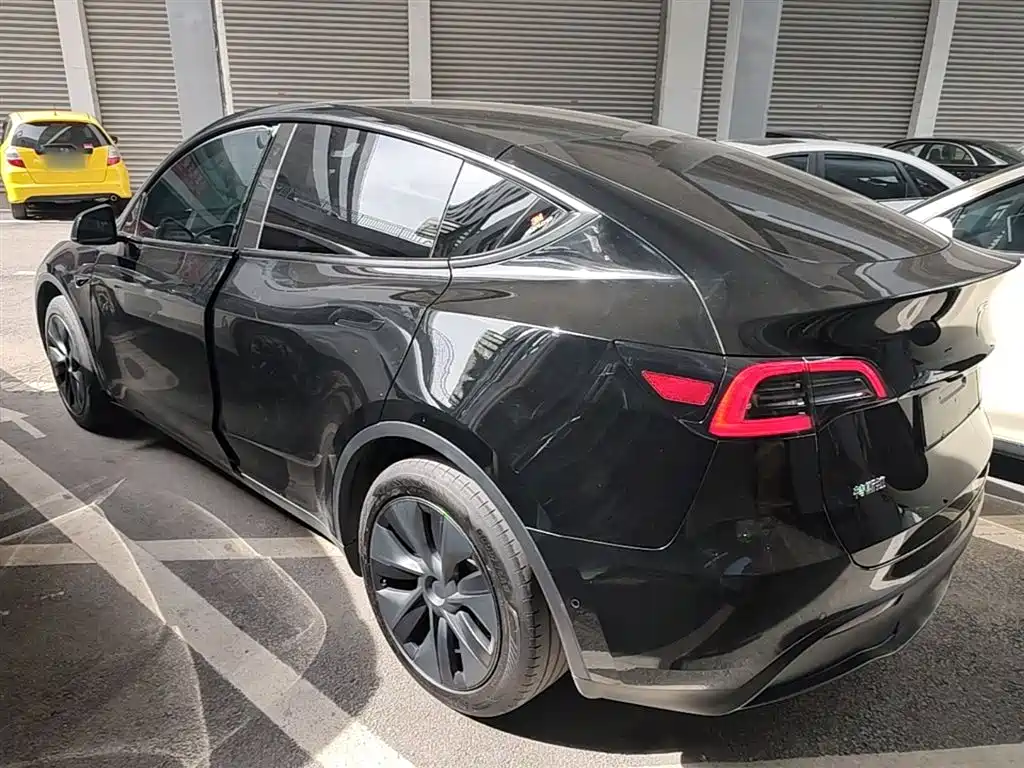 Tesla Model Y 2023 — фото 5