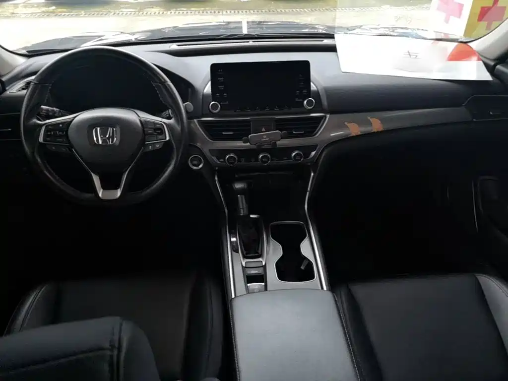 Honda Accord 2021 — фото 10
