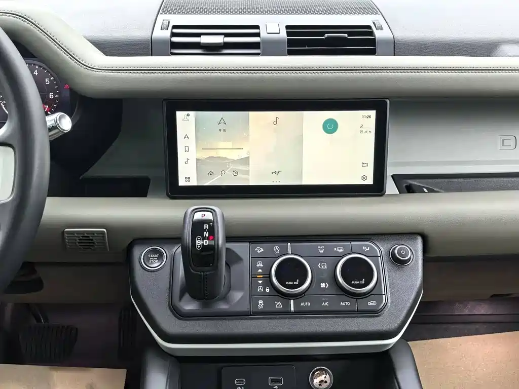Land Rover Defender 2021 — фото 10