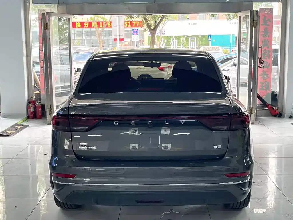 Geely Emgrand 2023