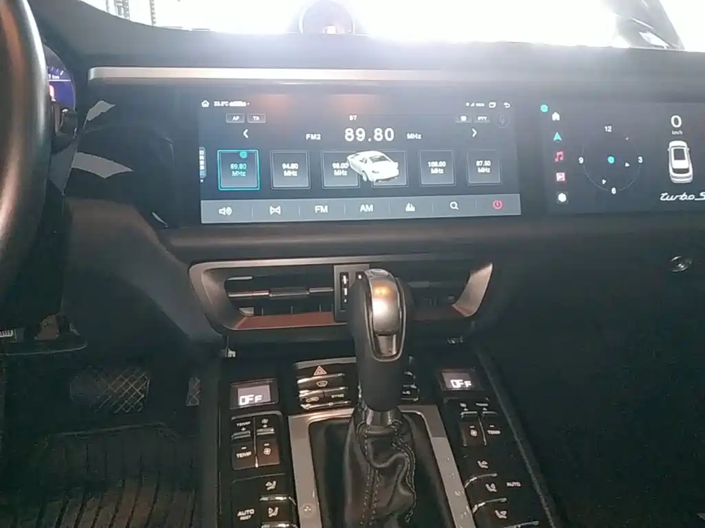 Porsche Macan 2018 — фото 13