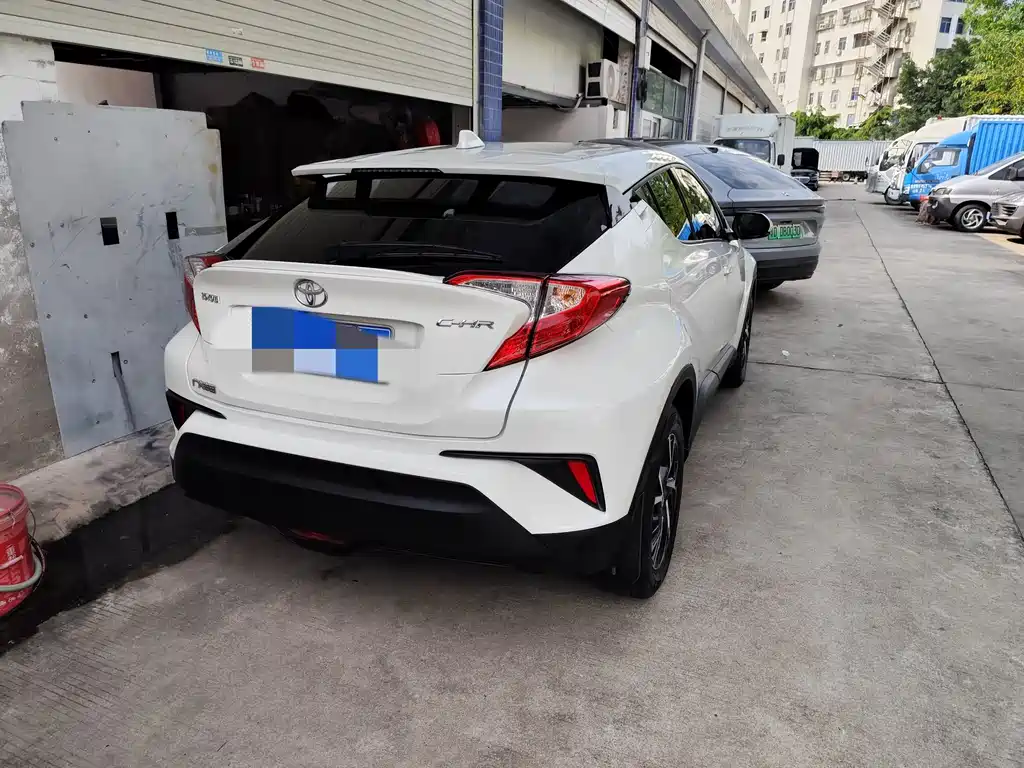 Toyota C-HR 2019 — фото 3
