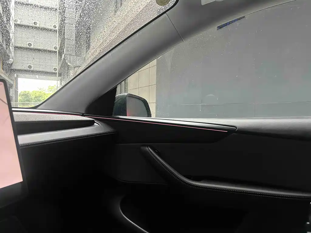 Tesla Model Y 2025 — фото 15