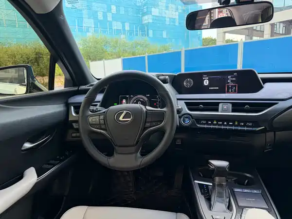 Lexus UX 2020