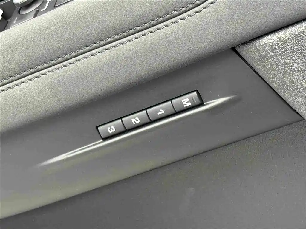 Land Rover Evoque 2021 — фото 17