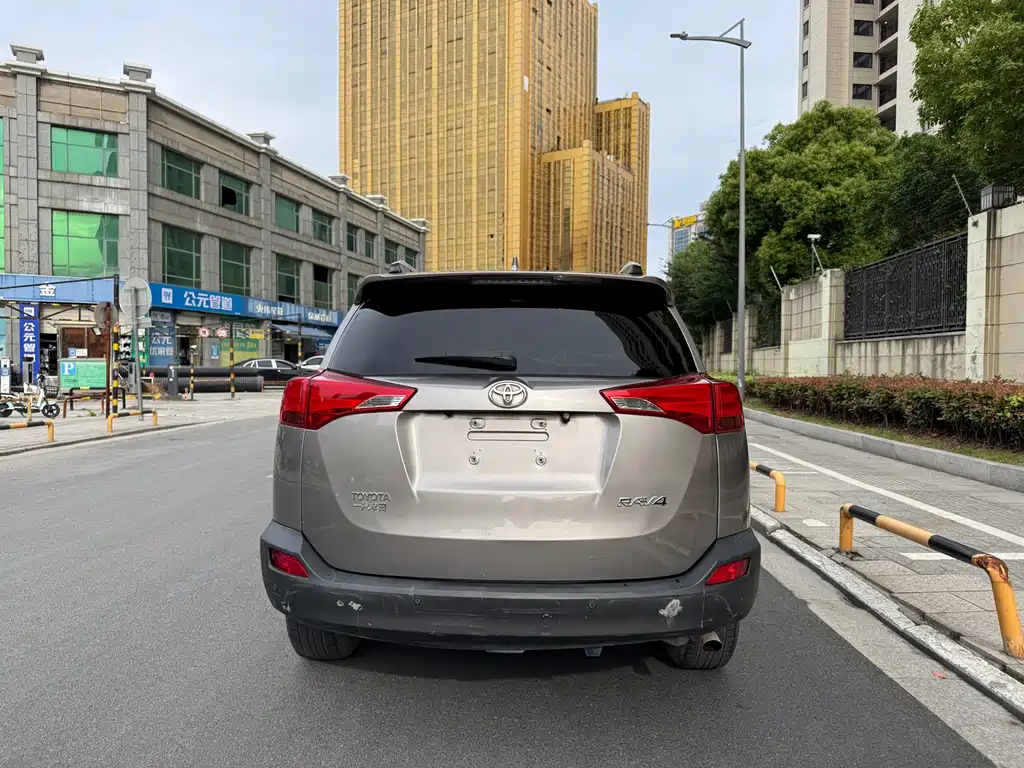 Toyota RAV4 2016 — фото 6