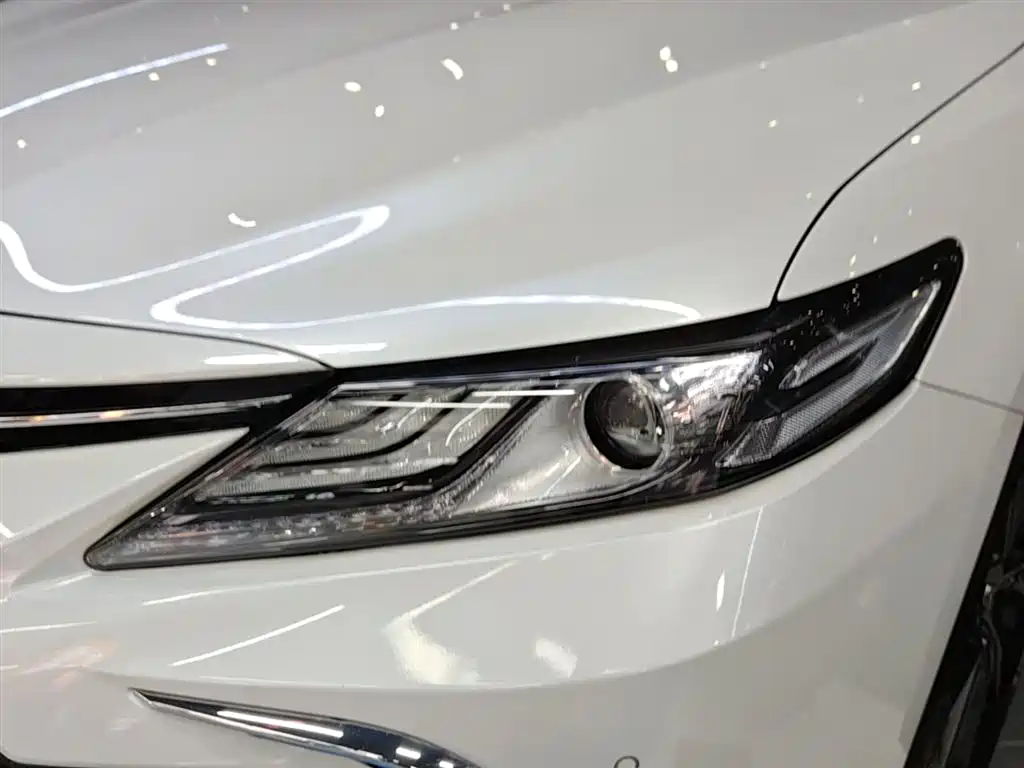 Toyota Camry 2022 — фото 24