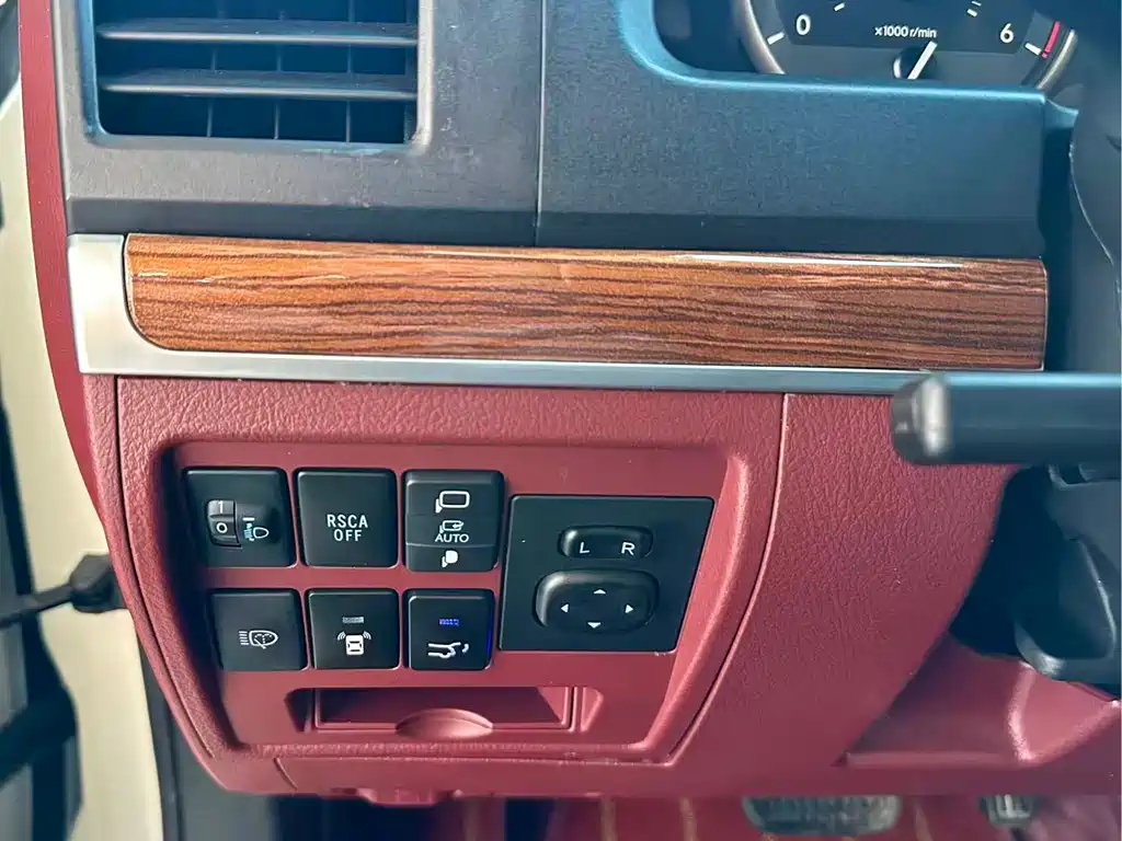 Toyota Land Cruiser 2020 — фото 9