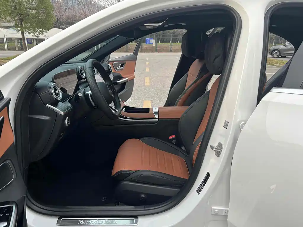 Mercedes-Benz C-Class 2025