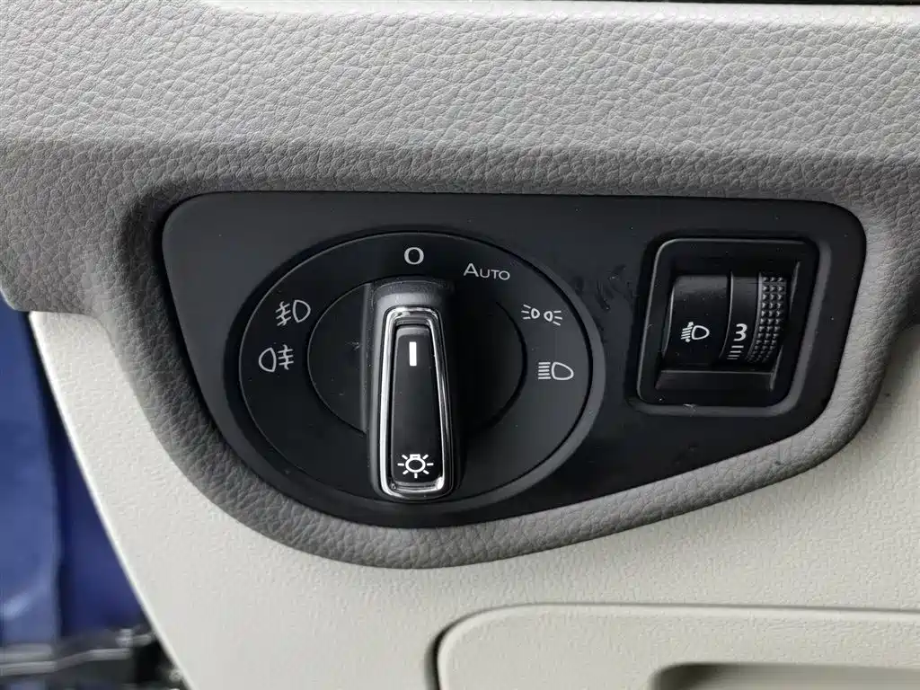 Volkswagen Touran 2016 — фото 21