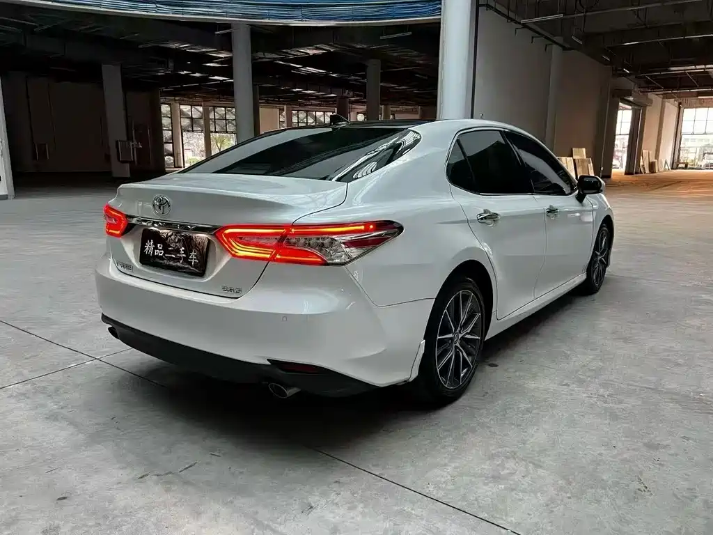 Toyota Camry 2022 — фото 9