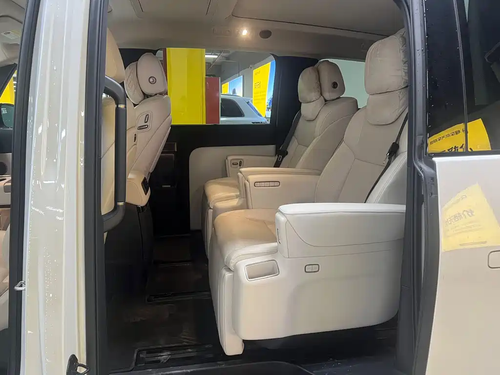 Li Auto Li MEGA 2025