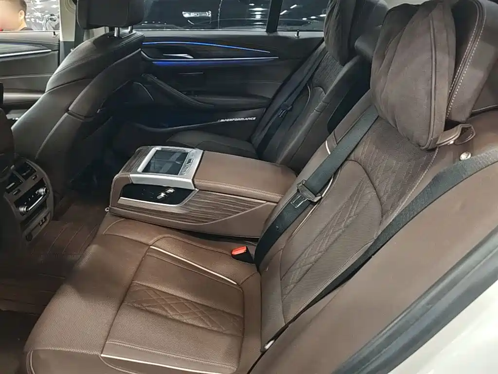 BMW 5 Series 2021 — фото 17