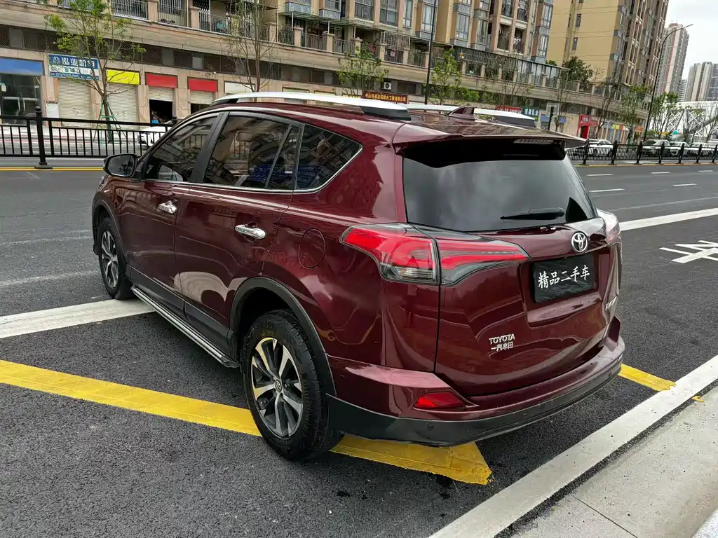 Toyota RAV4 2018 — фото 7