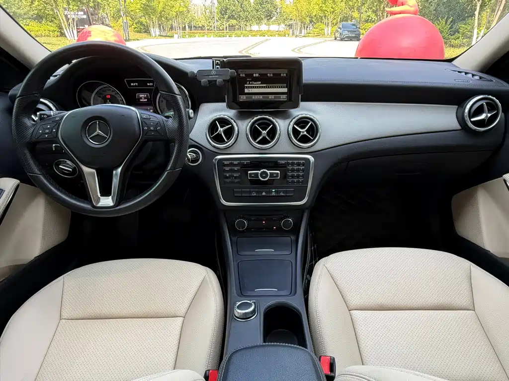 Mercedes-Benz GLA 2015 — фото 9