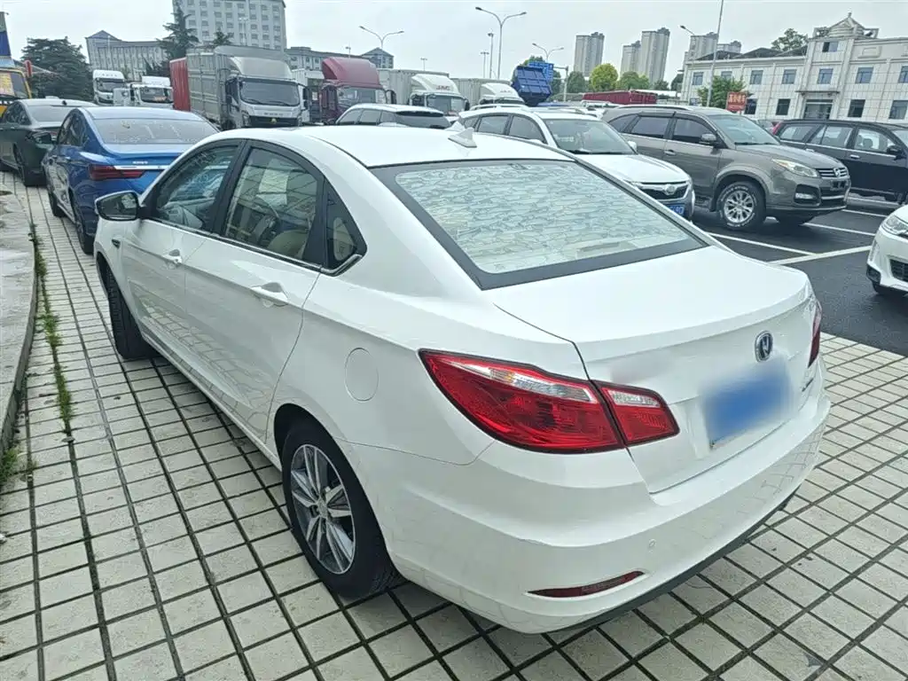 Changan Eado 2017 — фото 5
