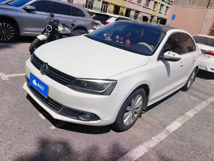 Volkswagen Sagitar 2015