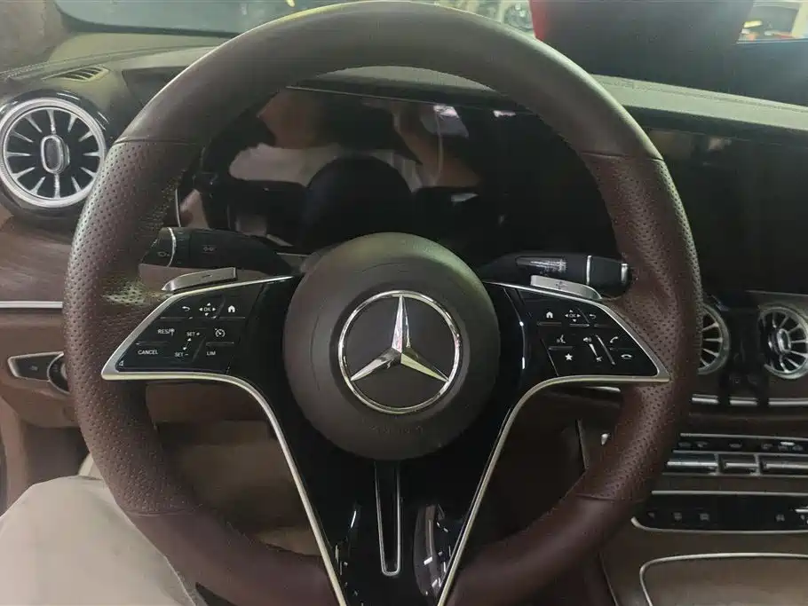 Mercedes-Benz E-Class 2020 — фото 15
