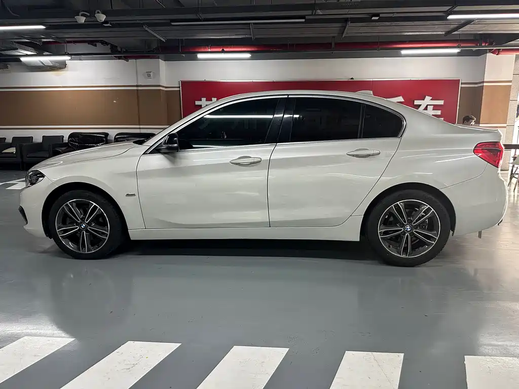 BMW 1 Series 2018 — фото 7