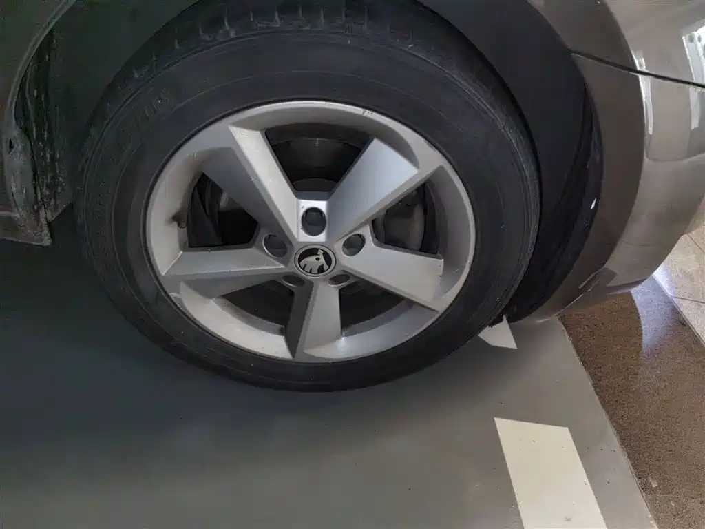 Skoda Octavia 2015 — фото 23