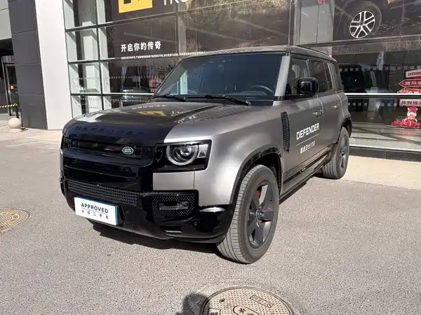 Land Rover Defender 2024