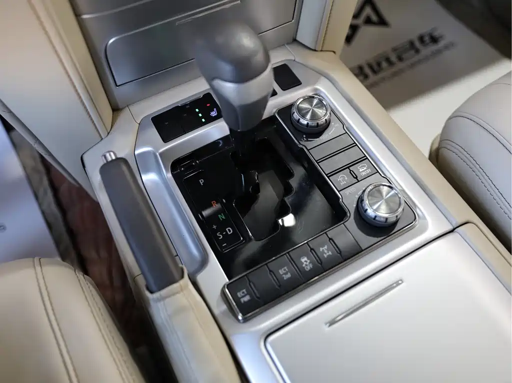 Toyota Land Cruiser 2020 — фото 12