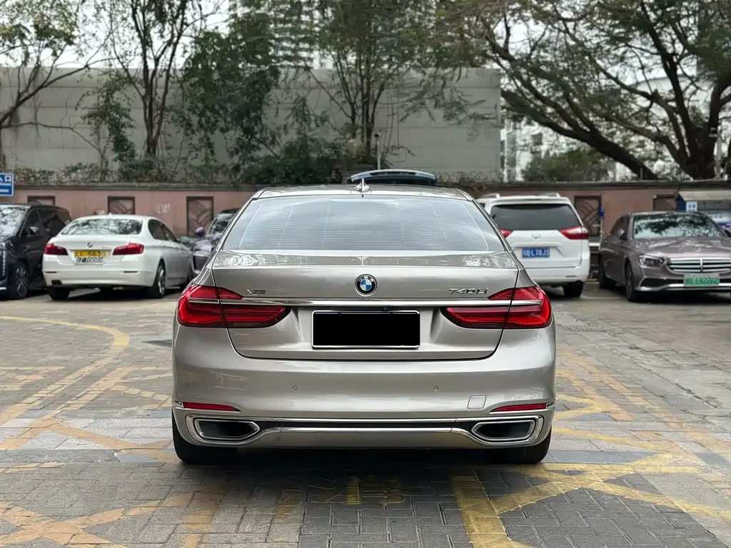 BMW 7 Series 2017 — фото 25