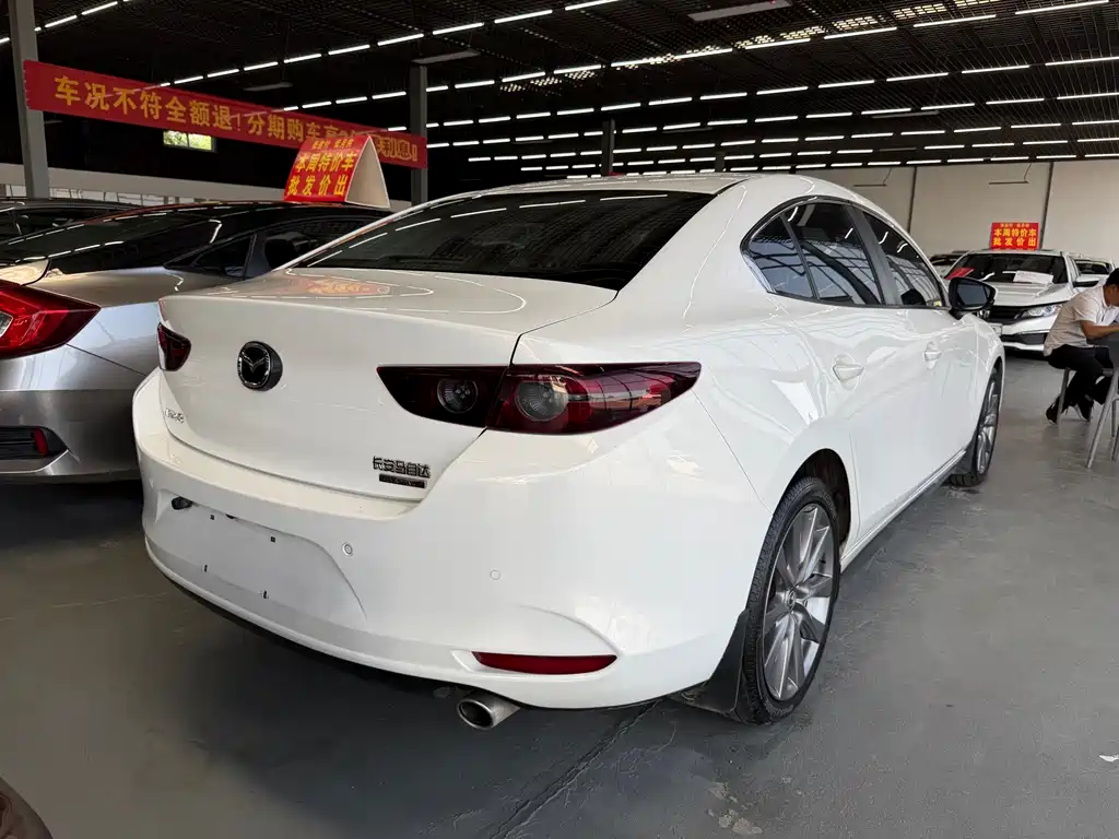 Mazda 3 Axela 2020 — фото 19