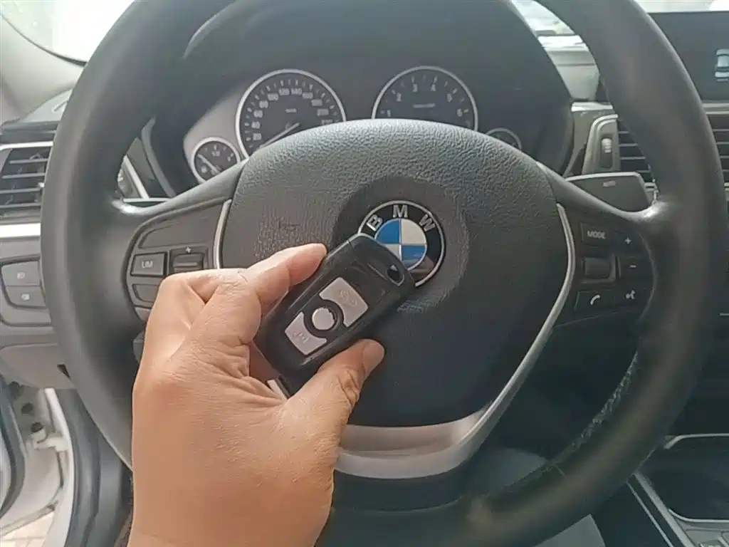 BMW 3 Series 2018 — фото 9