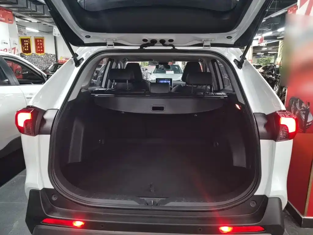 Toyota RAV4 2022 — фото 19