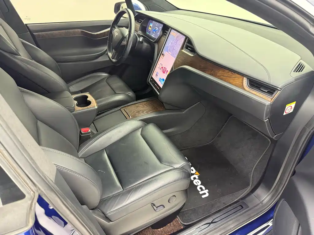 Tesla Model X 2019 — фото 12