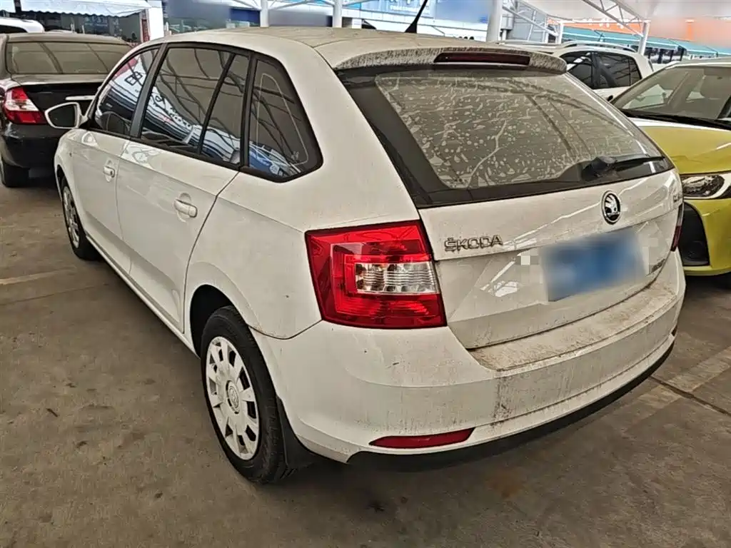 Skoda Rapid Spaceback 2017 — фото 5