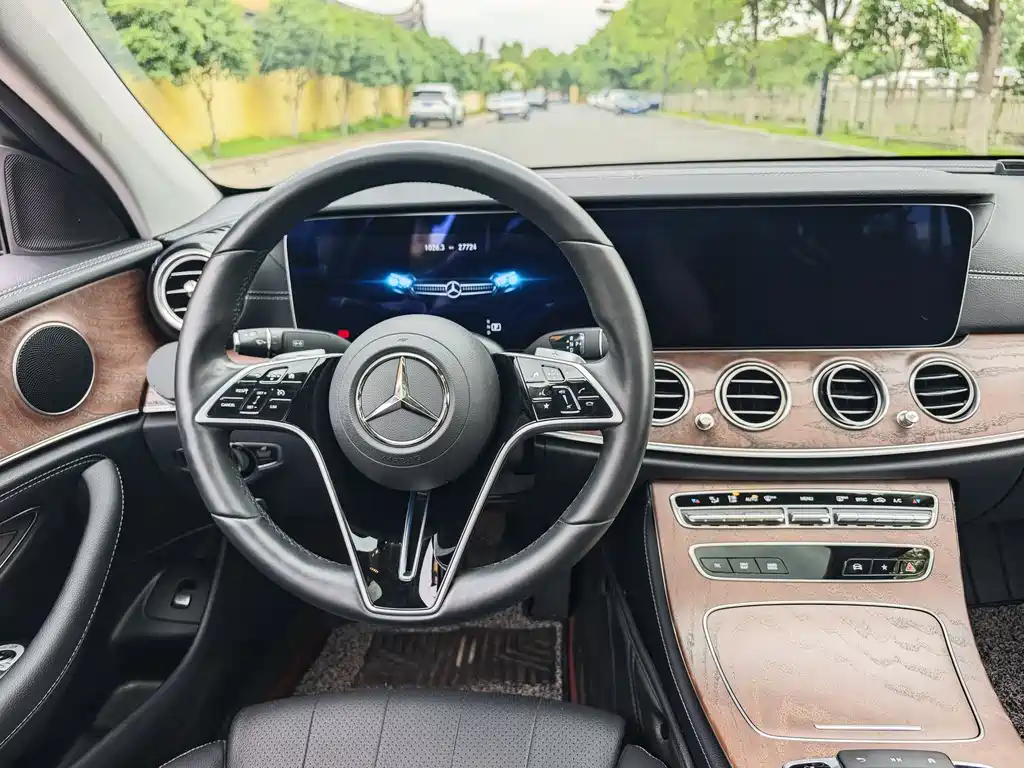 Mercedes-Benz E-Class 2023 — фото 10