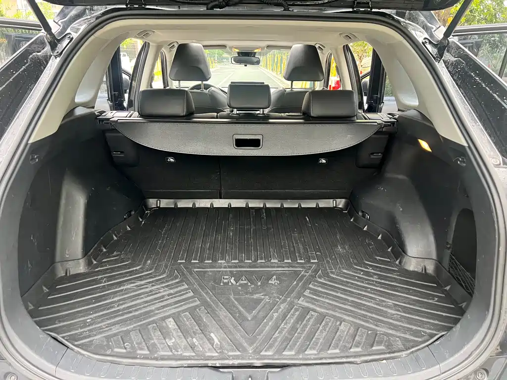 Toyota RAV4 2020 — фото 17