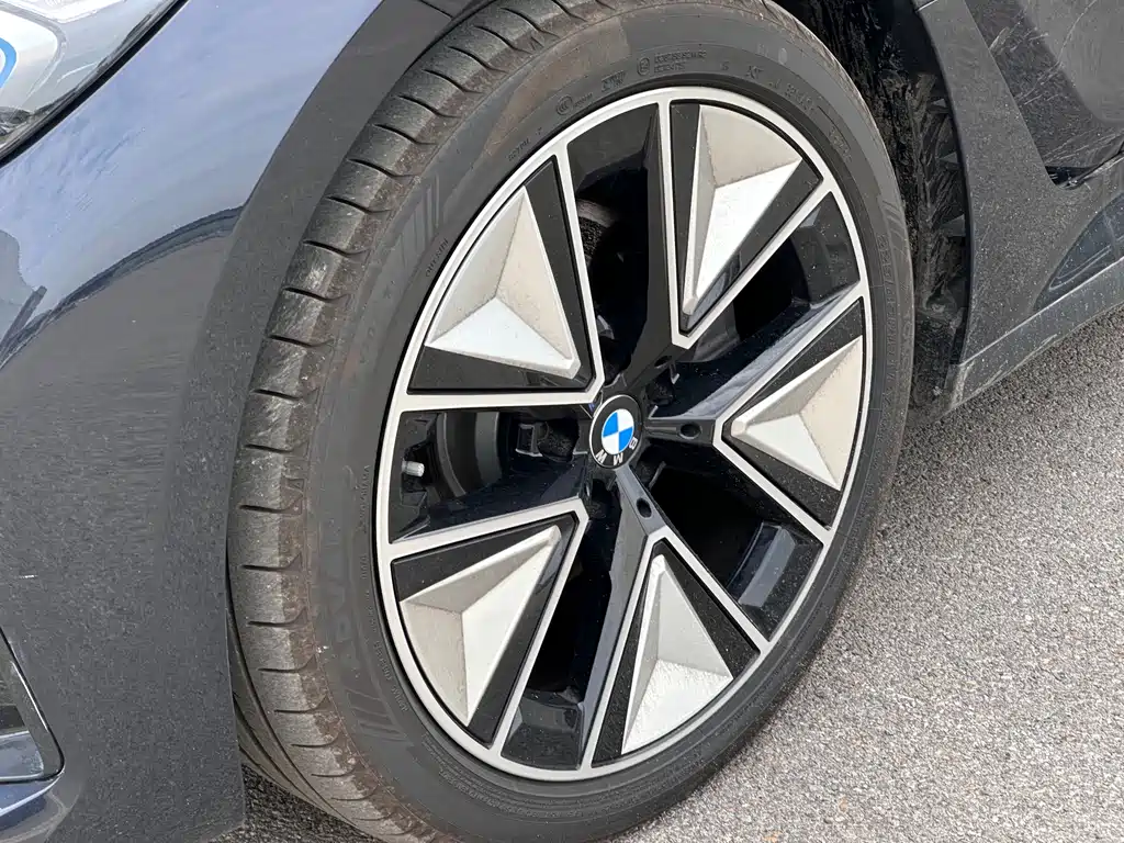BMW i3 2025