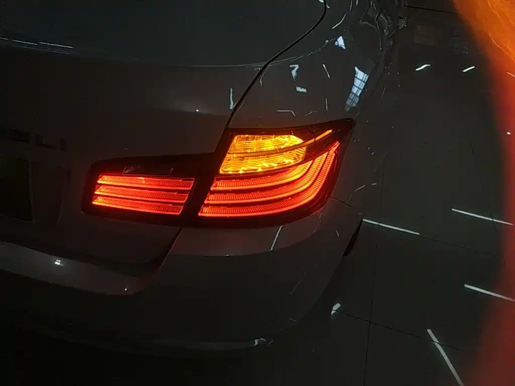 BMW 5 Series 2017 — фото 8