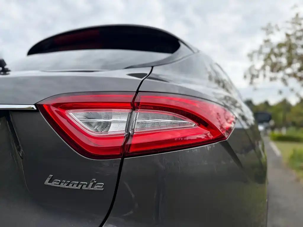 Maserati Levante 2018 — фото 10